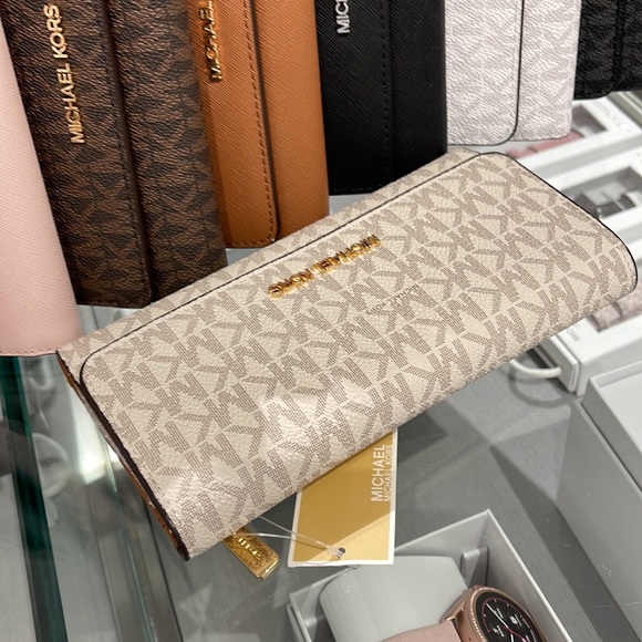 MICHAEL KORS JET SET TRV LARGE TRIFOLD VANILLA - Picture 4 of 16